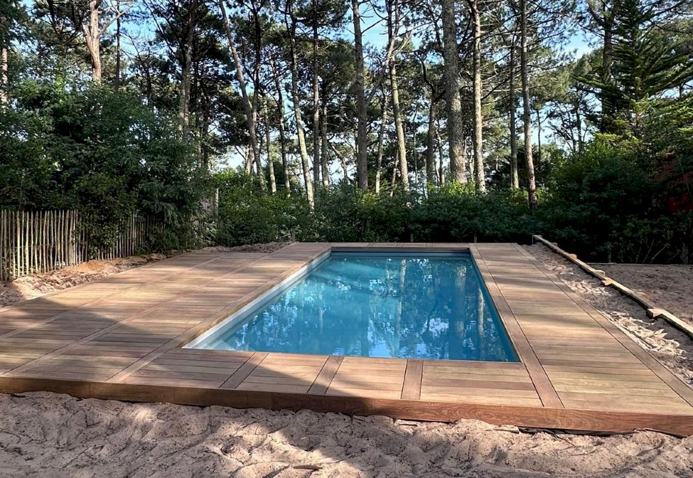 Construction d'une piscine classique en béton par Le Bassin Bleu